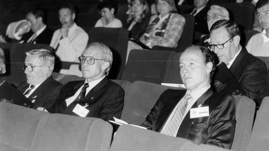 Corbalán, junto a Carlos Pérez y Franco Cobas, en el Congreso de Olímpicos Españoles, en 1996. |  // FDV