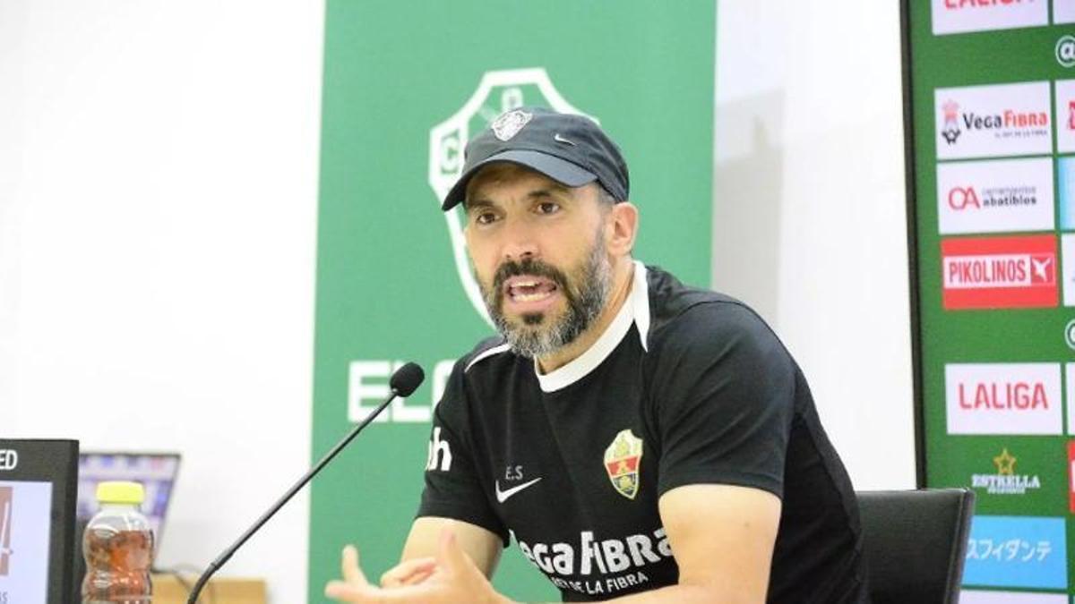 Eder Sarabia, durante una rueda de prensa del Elche