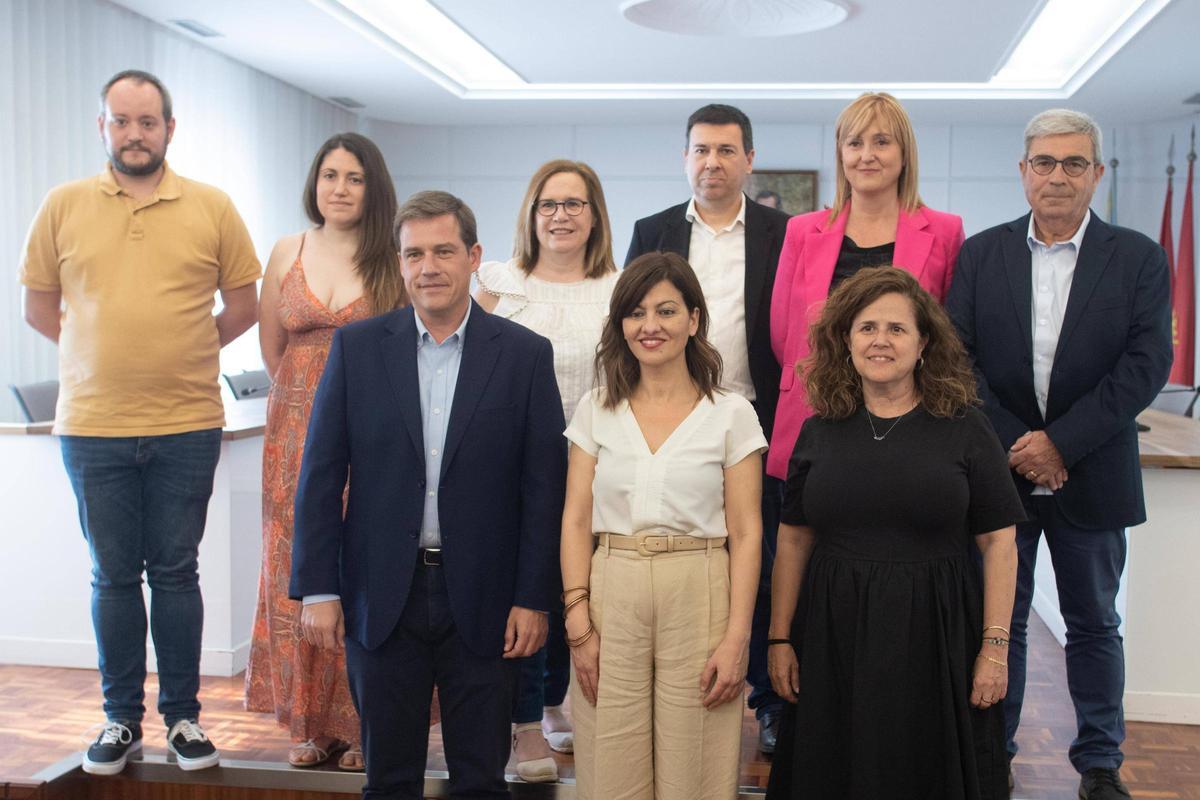 La Ministra de juventud e infancia, Sira Rego Preside junto a los regidores del equipo de gobierno de Xàtiva.