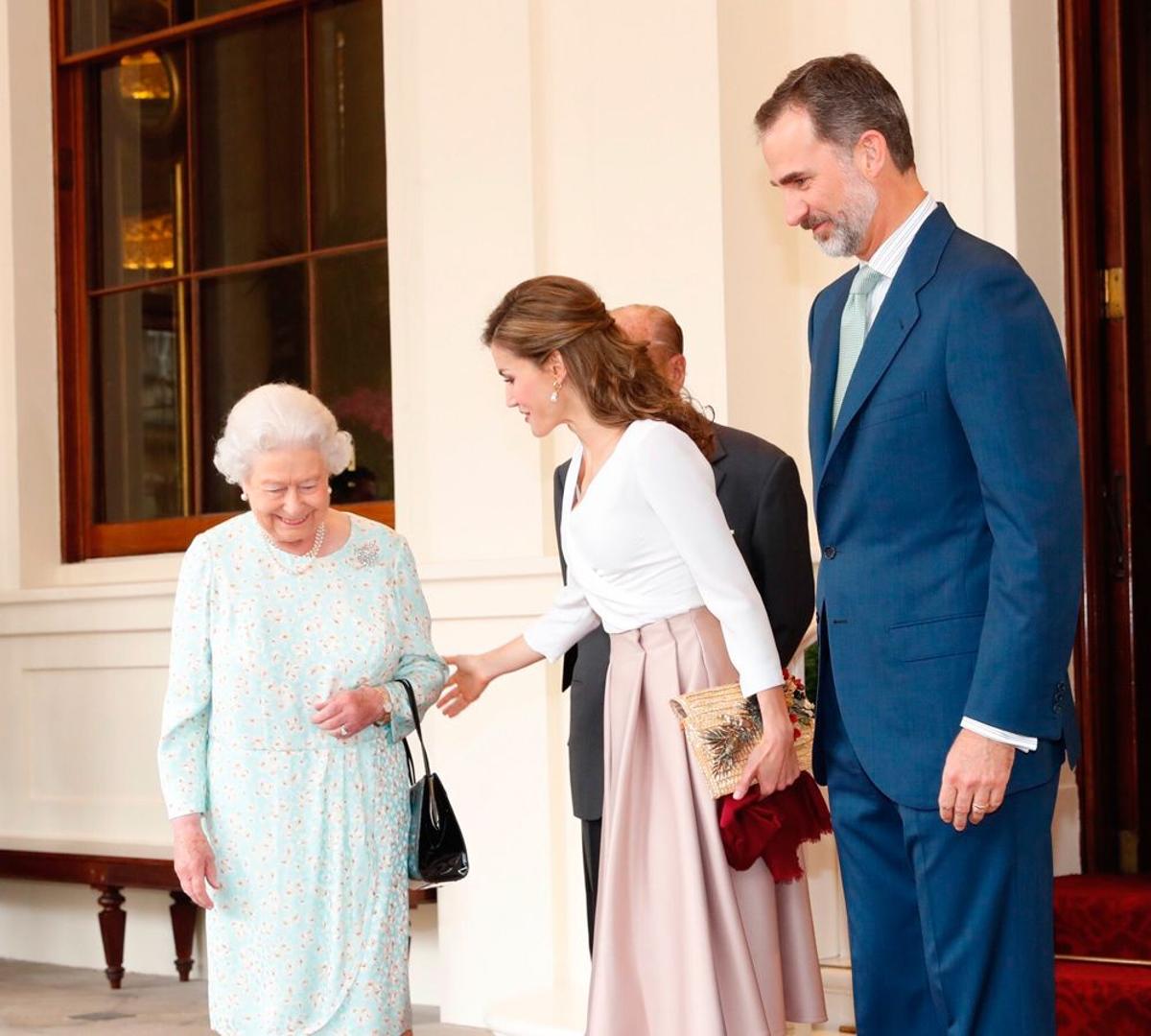 Letizia Ortiz se despide de la Reina Isabel II