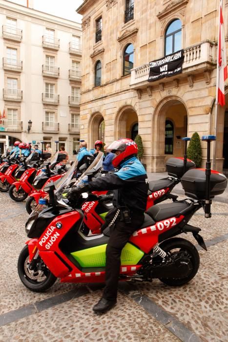 Presentación de las nuevas motos eléctricas de la Policía Local de Oviedo