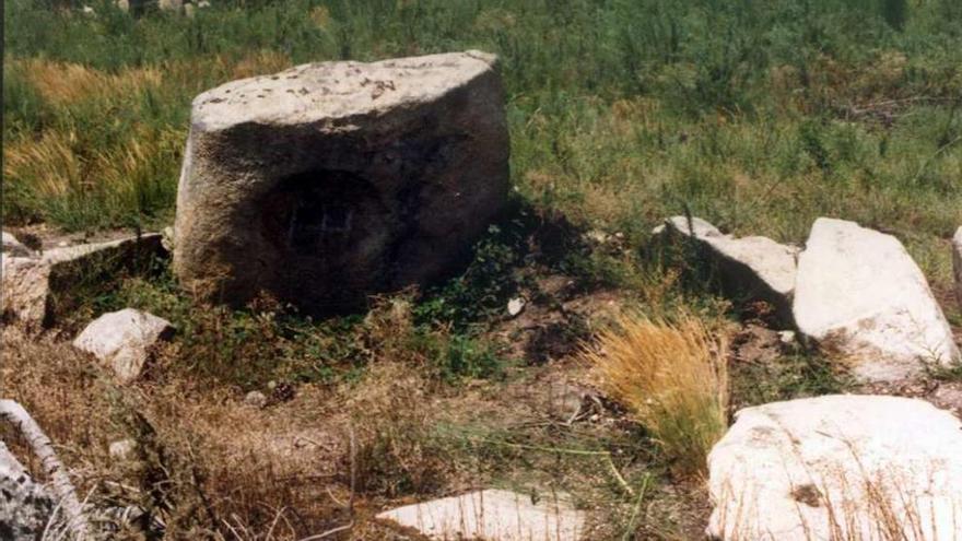 Detalle del Altar do Sol que forma parte del yacimiento neolítico de Alperiz.