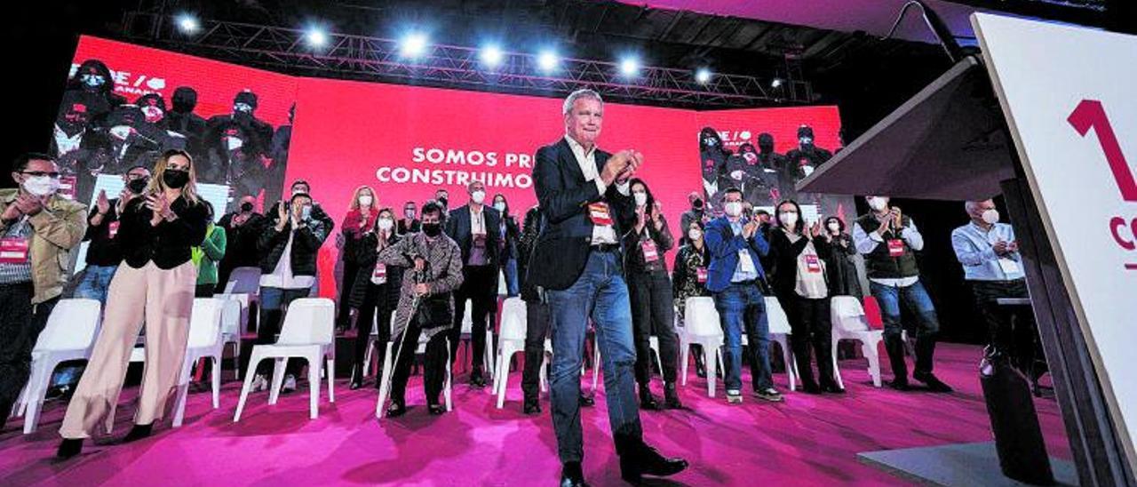 El secretario general del PSOE de Gran Canaria, Sebastián Franquis, durante su intervención de ayer en el Gran Canaria Arena. | | ÁNGEL MEDINA G.(EFE)