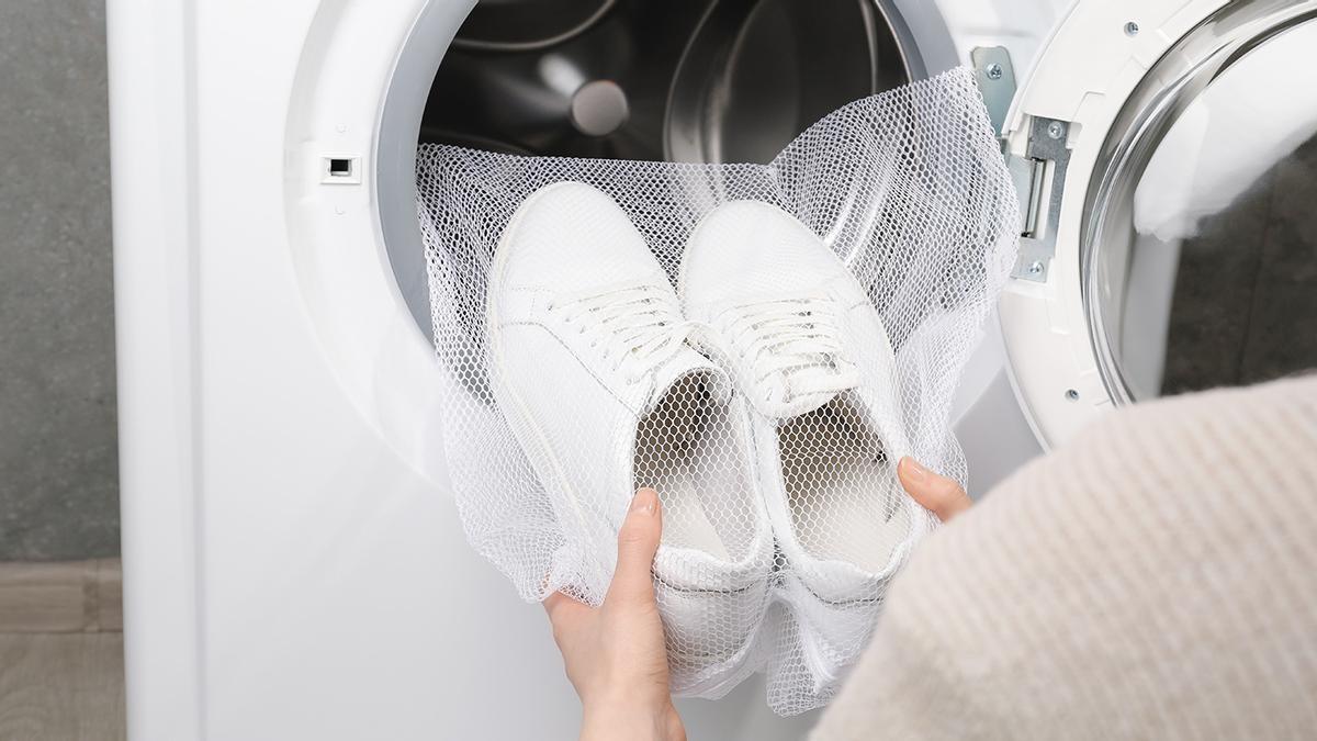 Colas en Lidl para conseguir el secador para zapatillas blancas que las deja como nuevas después de la lavadora o de un día lluvioso