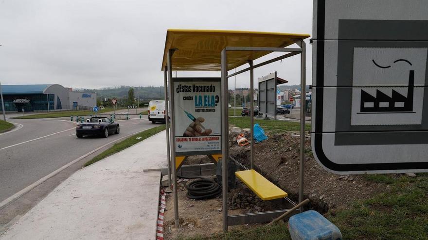 El PEPA ha tenido que esperar dos décadas, pero ya tiene marquesina de autobús