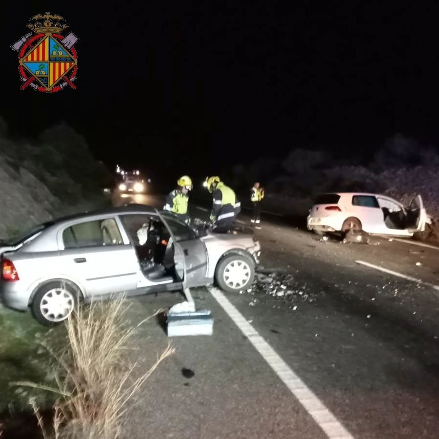 Dos heridos, uno en estado crítico, tras un accidente entre dos coches en la carretera de Cap Blanc