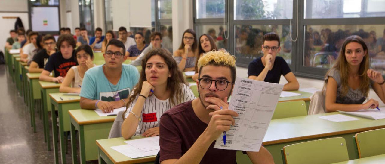 Estudiantes realizando las PAU esta pasada semana en la Universitat Politècnica de València.