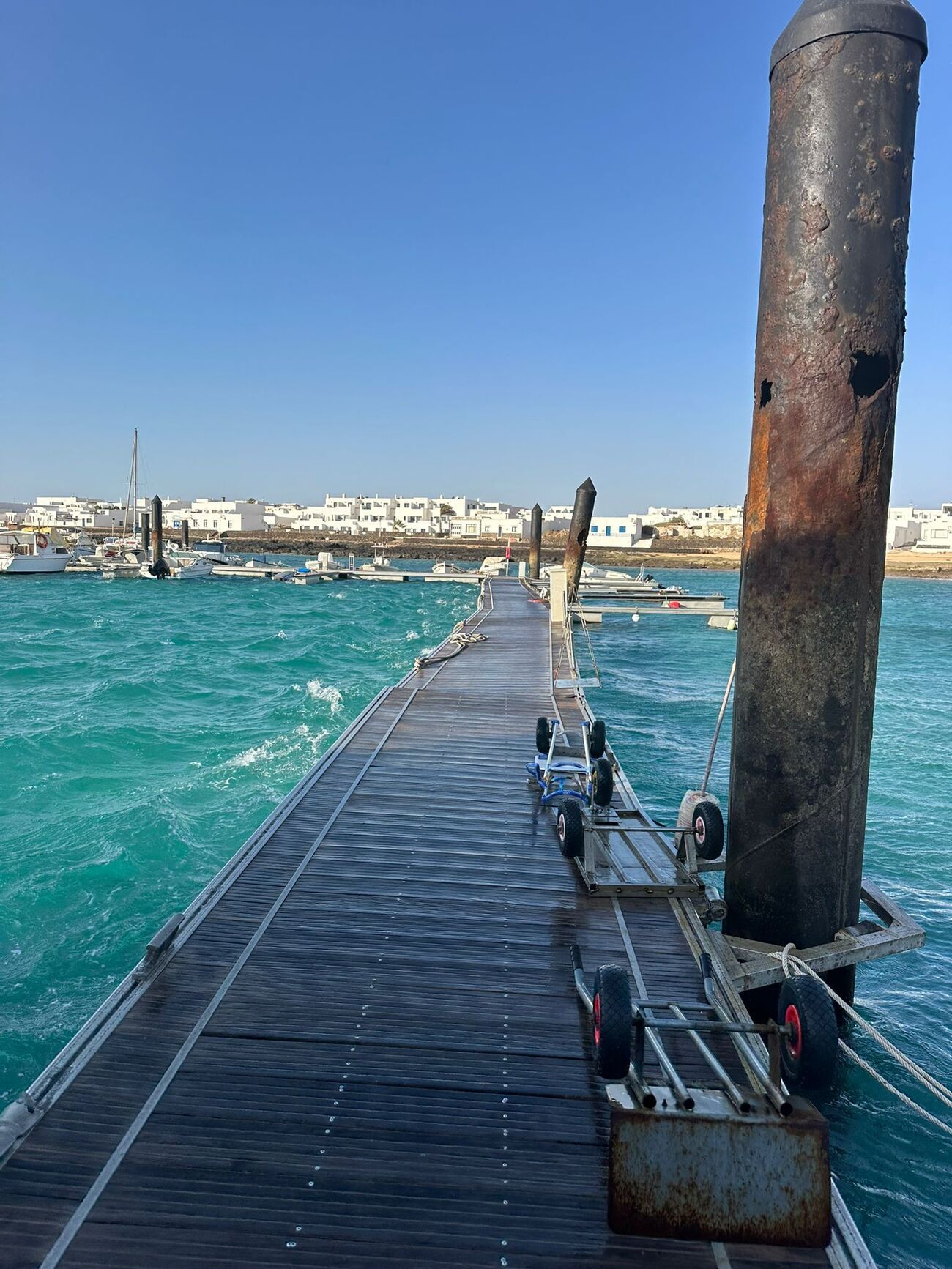 Destrozos en el Puerto de Caleta del Sebo, en La Graciosa, tras el paso de la borrasca Dorothea