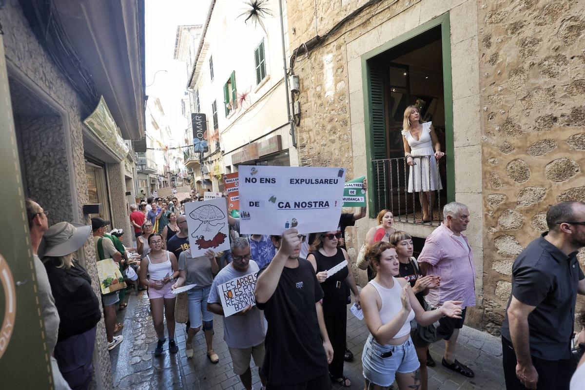 Sóller se moviliza contra la masificación turística Sóller se moviliza contra la masificación turística