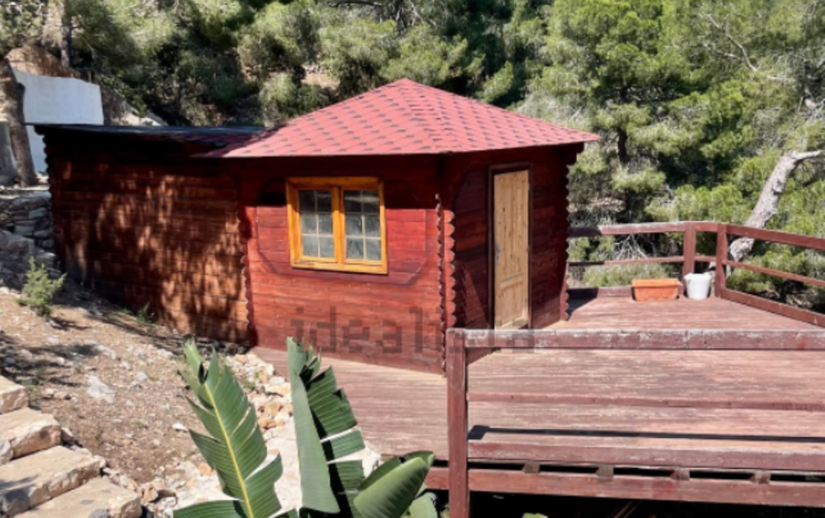 Imagen de la casa de madera que aparece en el anuncio de alquiler en la plataforma Idealista