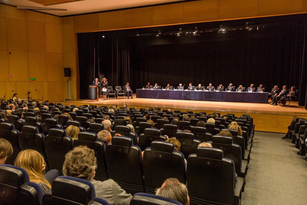 El Colegio de Abogados distingue a 150 colegiados por su trayectoria.