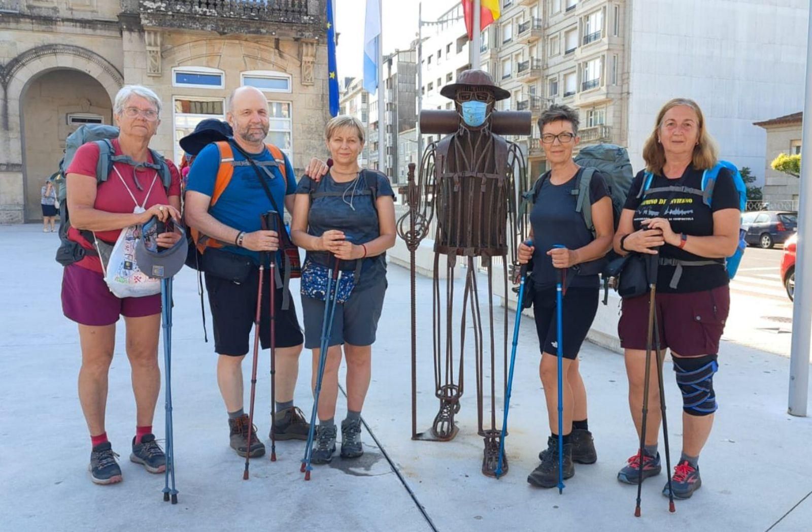 Los peregrinos húngaros, con su guía, Rozsa Benedek, (primera por la derecha). | S. P.