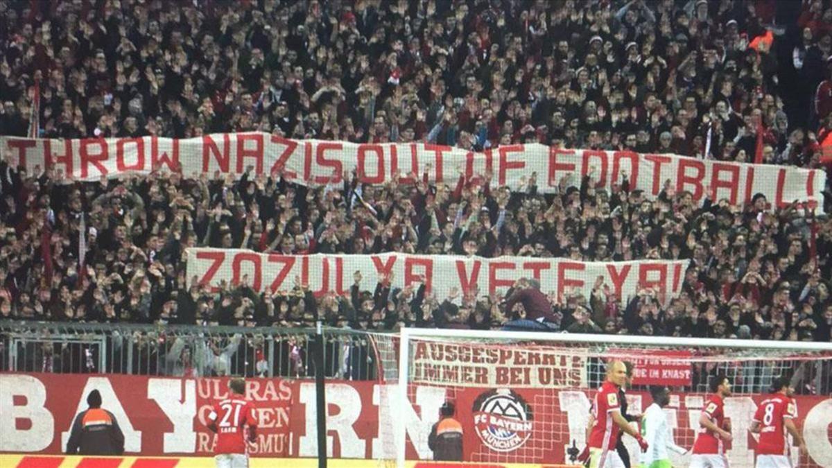 Estas son las dos pancartas contra Zozulya en el Allianz Arena