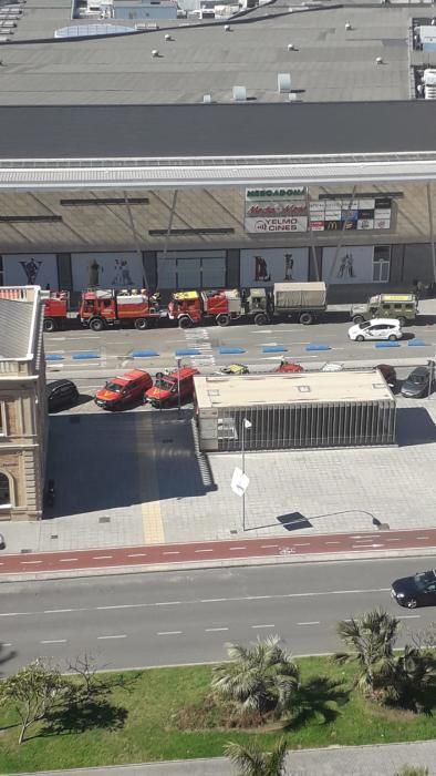 Efectivos de la UME en labores de desinfectación de la estación de tren María Zambrano.