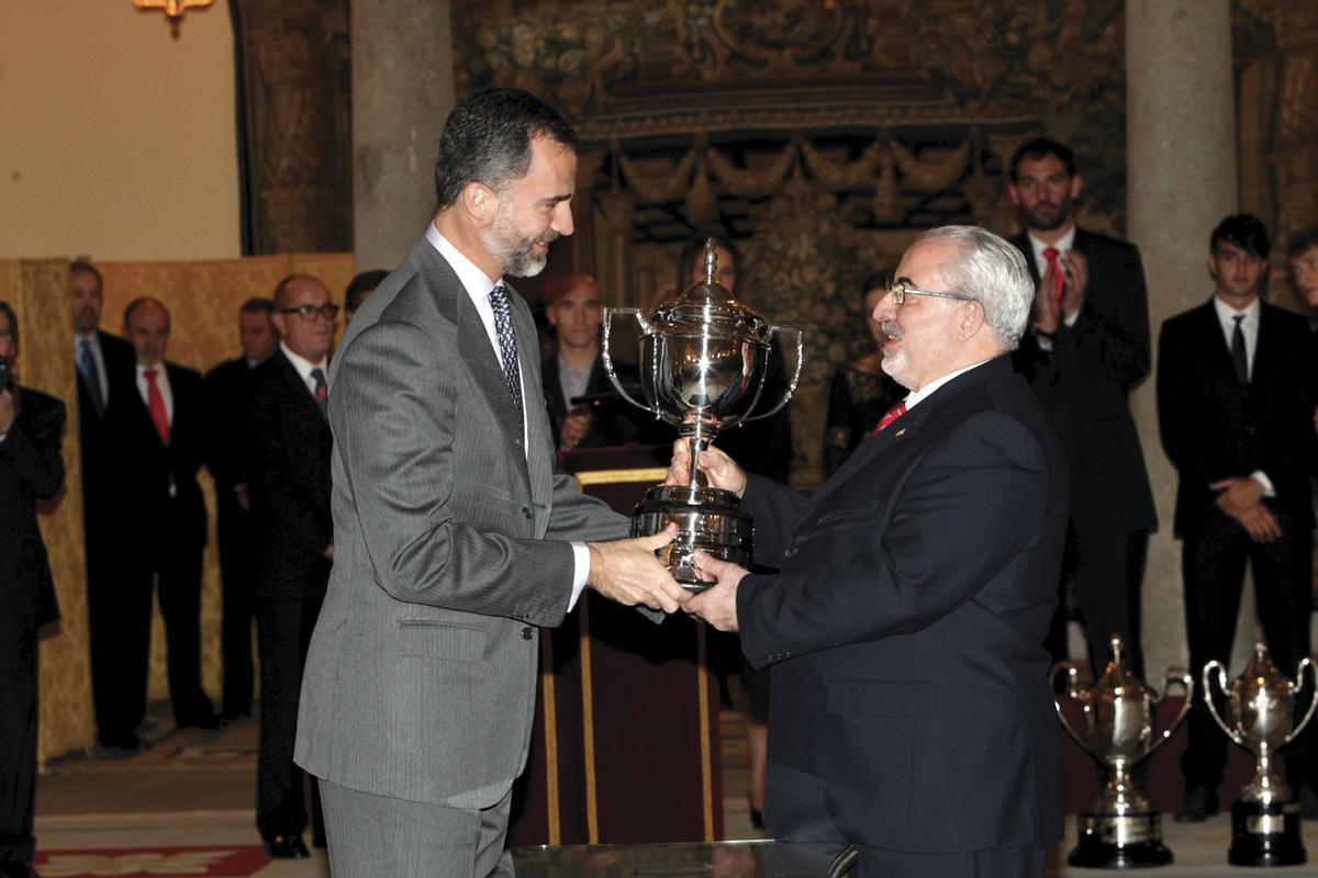 En 2012, el presidente y fundador de la Universidad, José Luis Mendoza, recogió también el premio de manos del entonces Príncipe de Asturias.