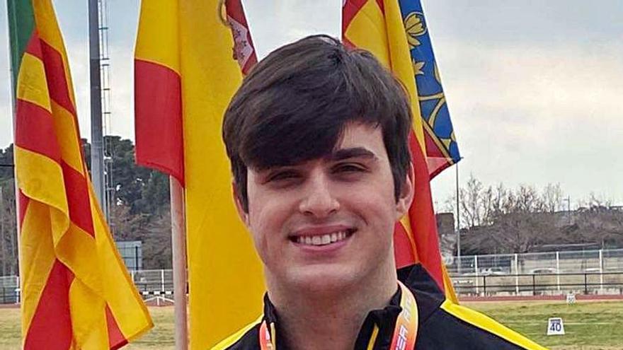 Óscar Gimeno Cotaina con la medalla de bronce al cuello. | CAS