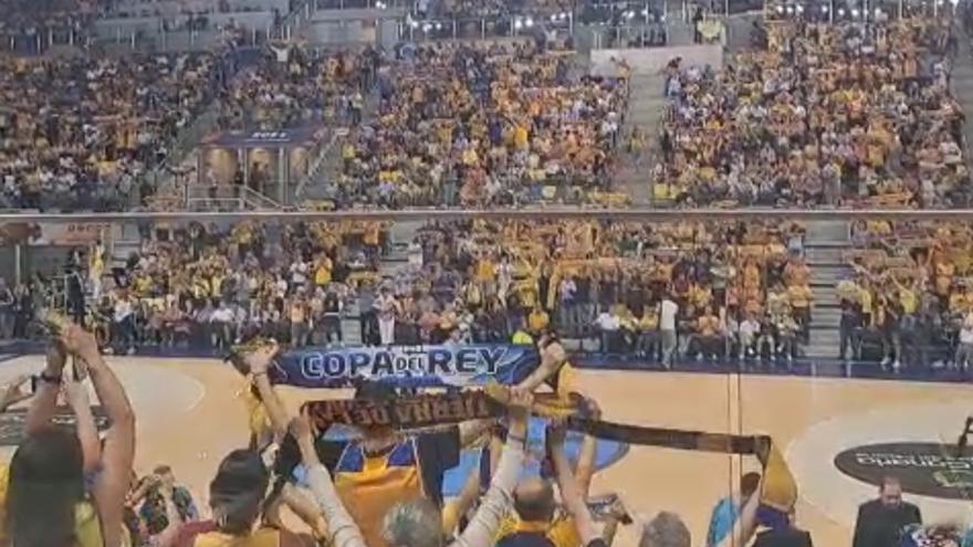 El Gran Canaria Arena vibra al son de Los Gofiones antes de la final de la Eurocup