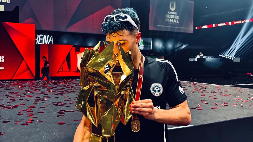 Dieguito con el trofeo conquistado