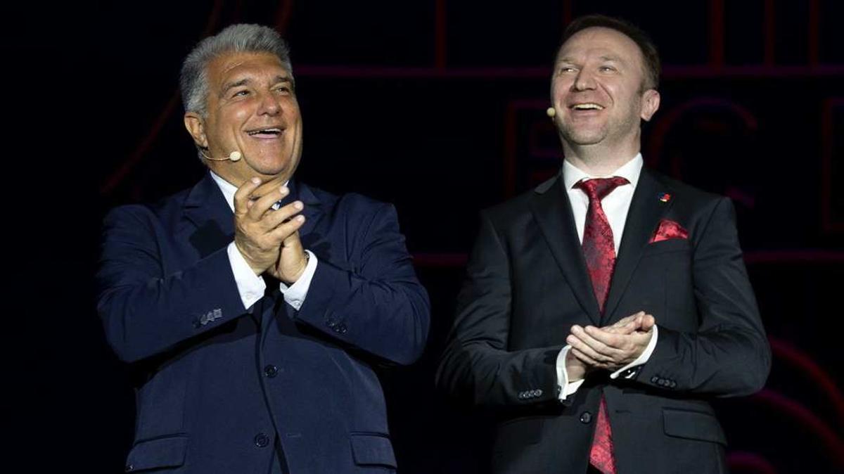 Laporta y Birladeanu, en la presentación de 'Barça Mobile'