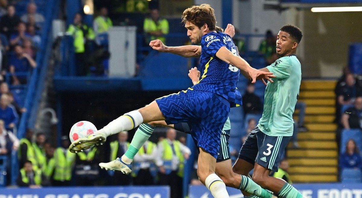 Marcos Alonso anotó el gol del Chelsea de volea