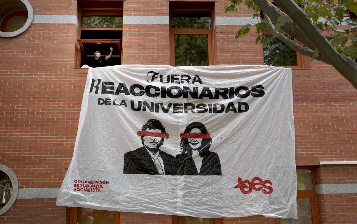 Javier Milei, presidente de Argentina visita la URJC donde ha habido protestas en su campus.