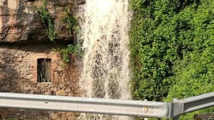 Cascada d&#039;un torrent, dimecres després de l&#039;aiguat