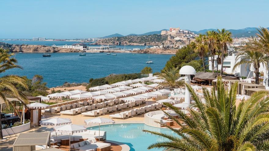Embárcate en un viaje culinario excepcional con vistas al Mediterráneo en Destino Pacha Ibiza