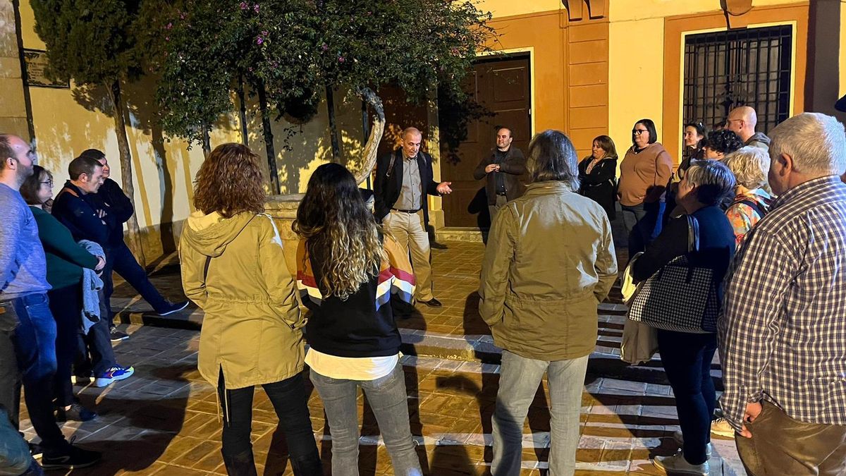 Víctor Labrado y Francesc Gisbert durante una de sus narraciones, en este caso en el Content de Nules.