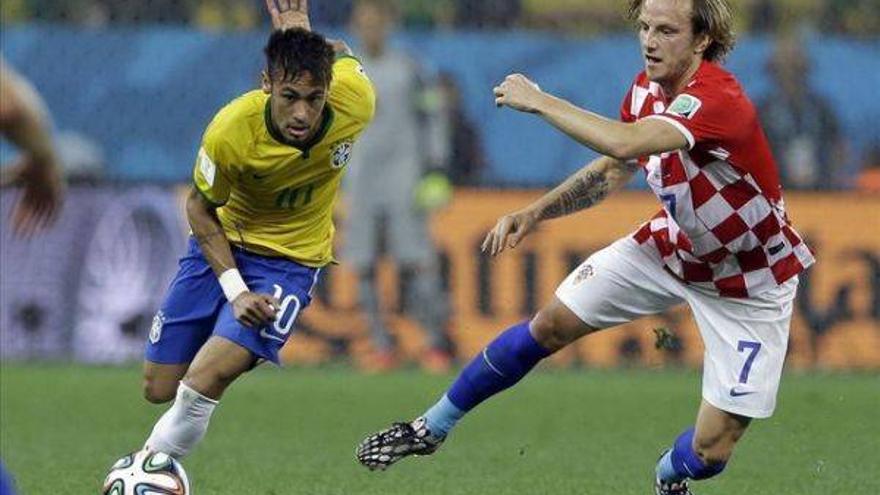 Rakitic: &quot;Neymar es un &#039;crack&#039;, pero mereció la roja&quot;