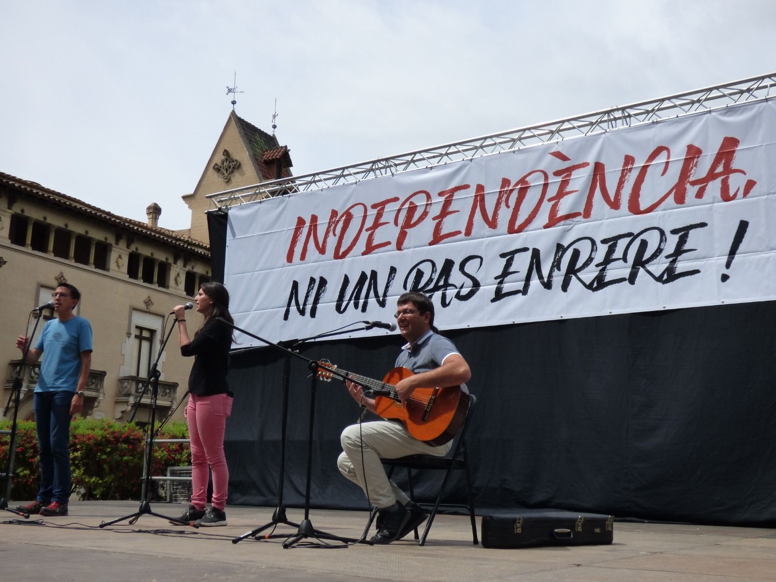 L'ANC pressiona el Govern per fer efectiva la independència i Òmnium crida a la mobilització ciutadana