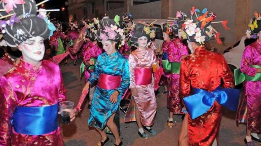 Broche de oro a  las fiestas del Pilar con un divertido desfile de carrozas