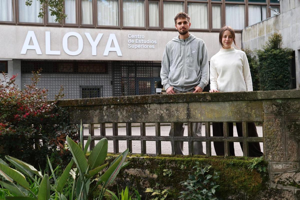 Nicolás Urcera y Violeta González, estudiantes de los ciclos superiores de Transporte y Logística, y de Adminsitración y Finanzas, respectivamente, en el CPR Aloya de Vigo.