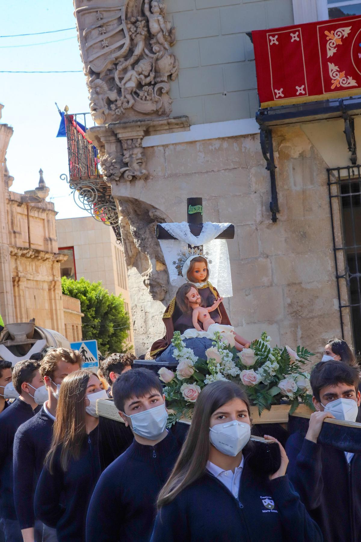 Procesión de los alumnos del colegio Nuestra Señora del Carmen de Orihuela