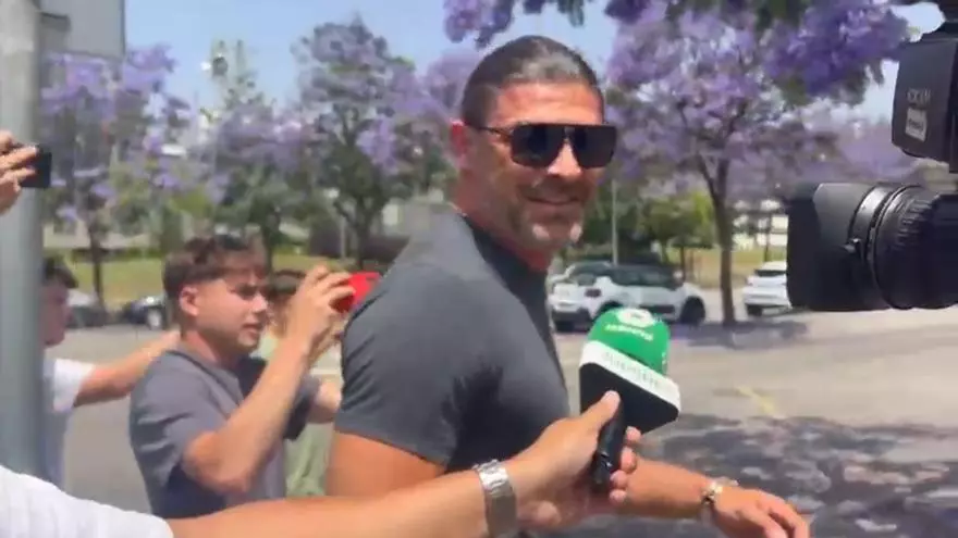 Andy Bara, representante de Joan Garcia y Cardoso Varela, a las puertas de la Ciutat Esportiva