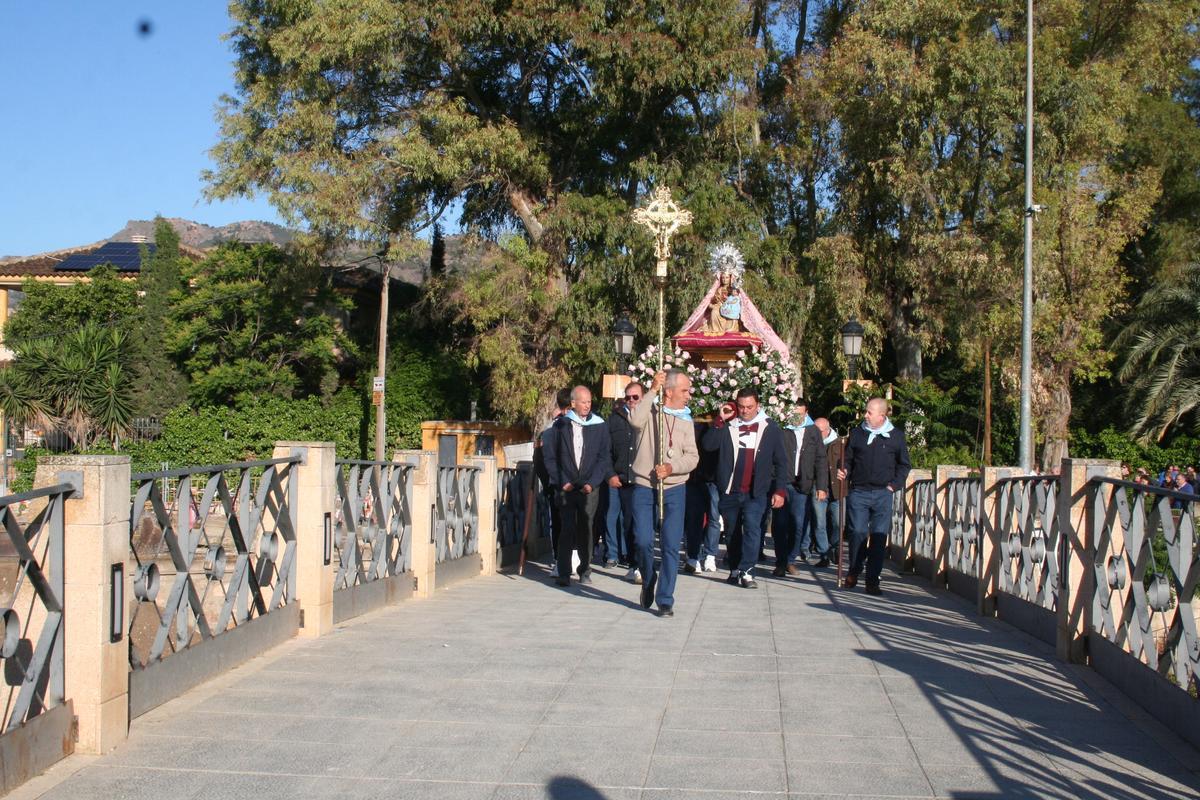 A la ida y a la venida de su santuario la Virgen cruzaba el histórico Puente de la Torta.