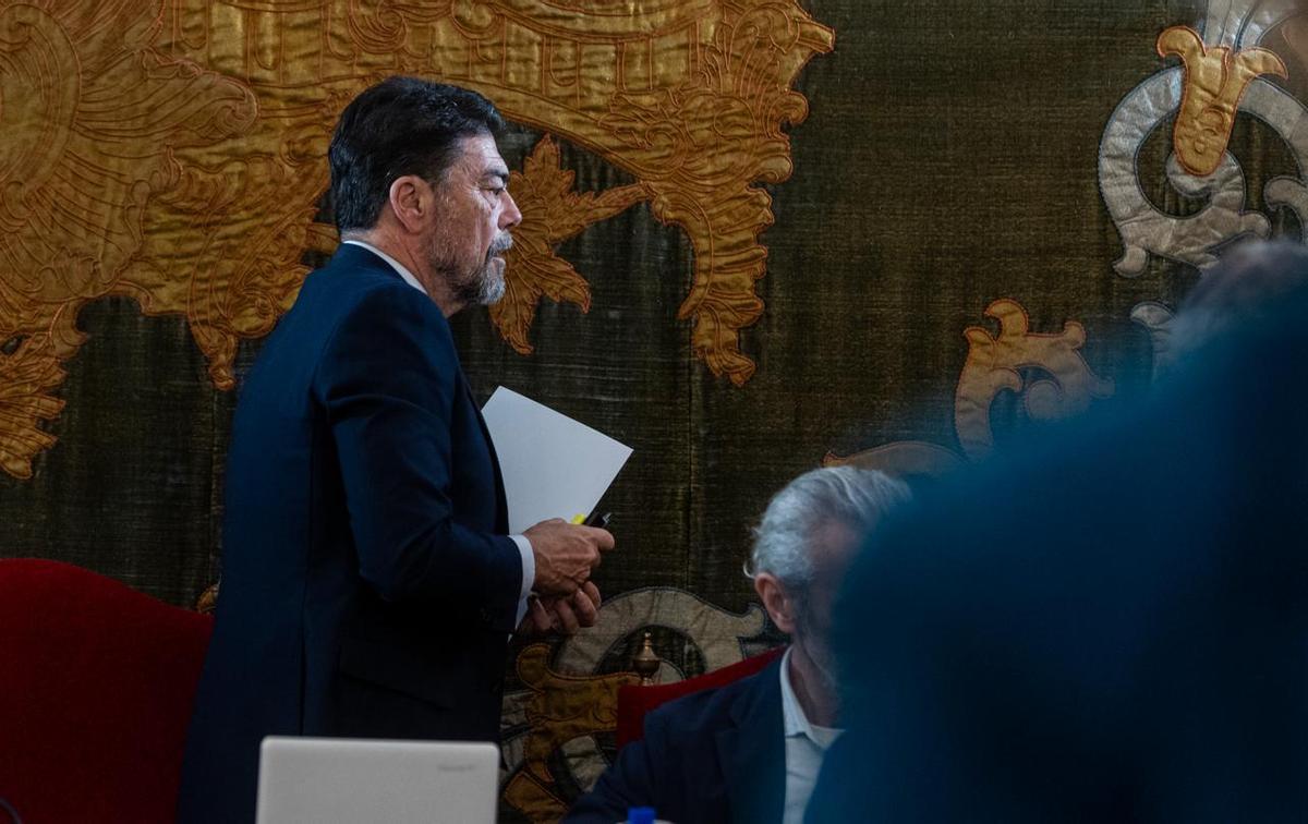 Tensión en el Pleno del Ayuntamiento de Alicante por la polémica de las viviendas protegidas