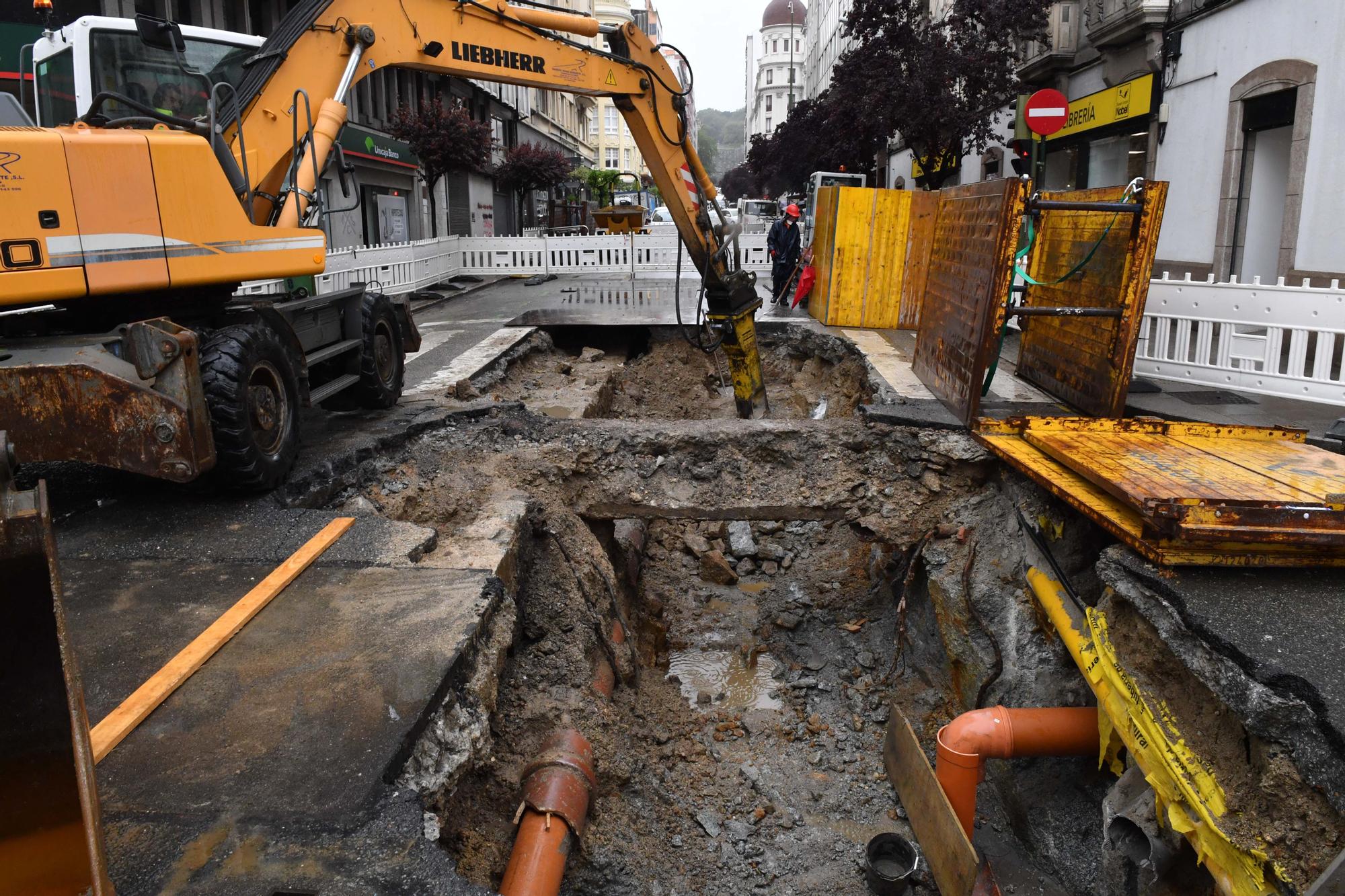 Restos de la muralla defensiva de A Coruña salen a la luz con las obras en la calle Fontán