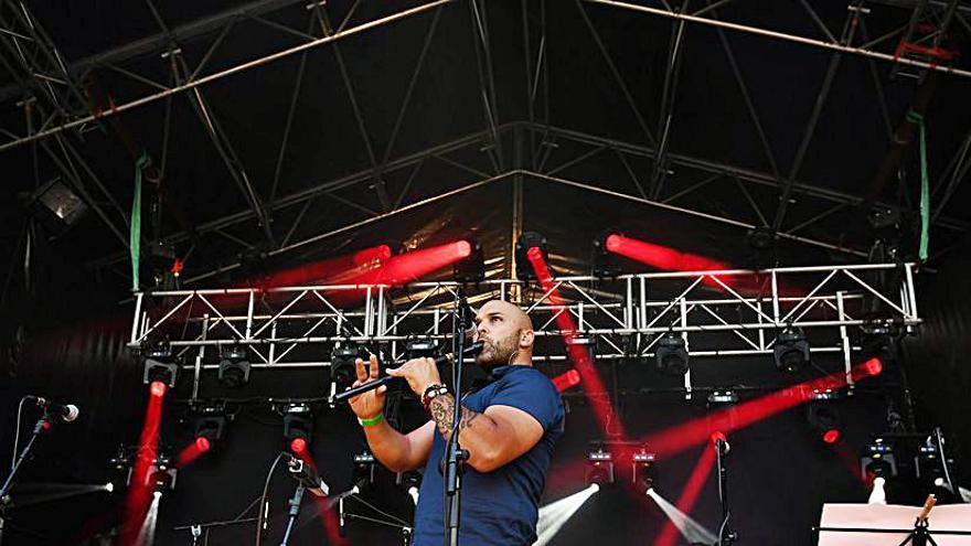 Xulio Lorenzo en su concierto de ayer en la Herrería. |   // GUSTAVO SANTOS