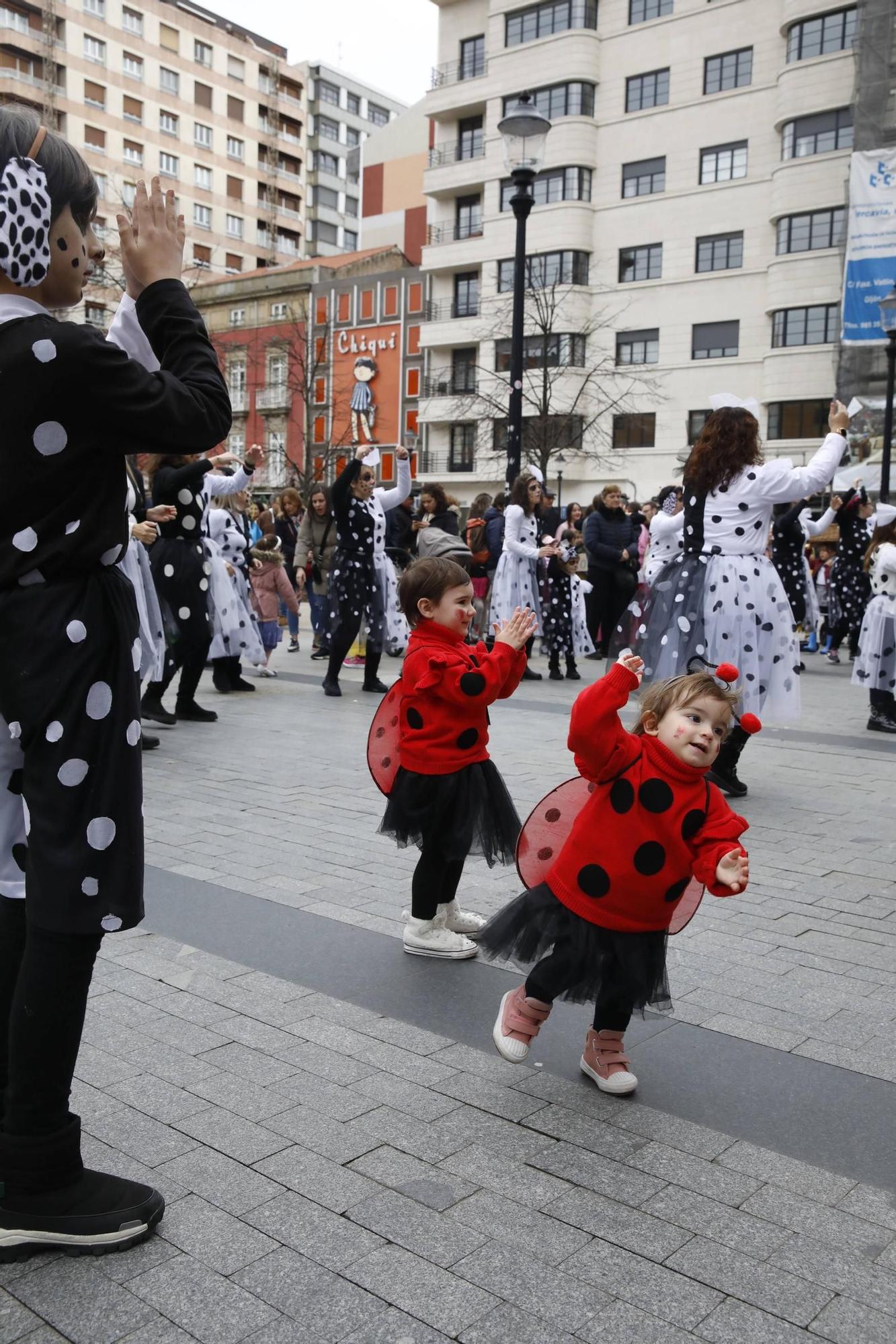 Así han disfrutado pequeños y mayores en el desfile infantil del Antroxu de Gijón (en imágenes)