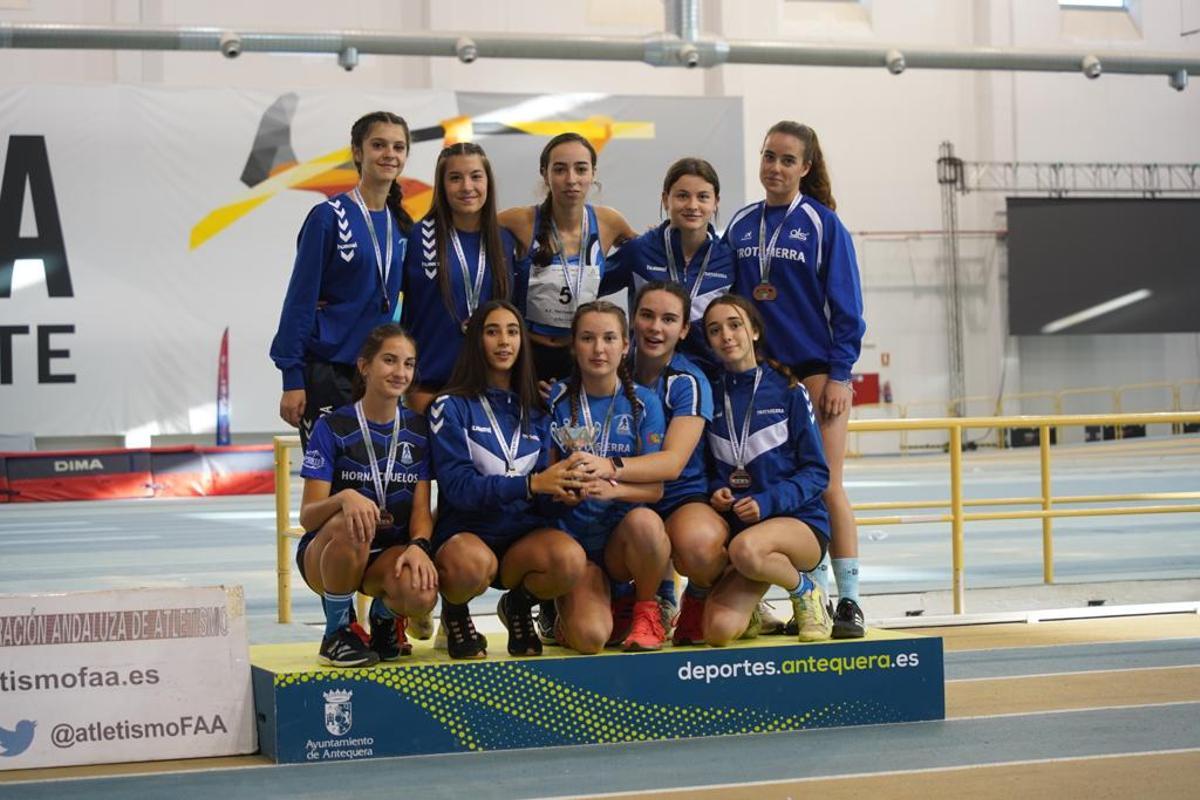 Conjunto sub 16 femenino del Trotasierra.