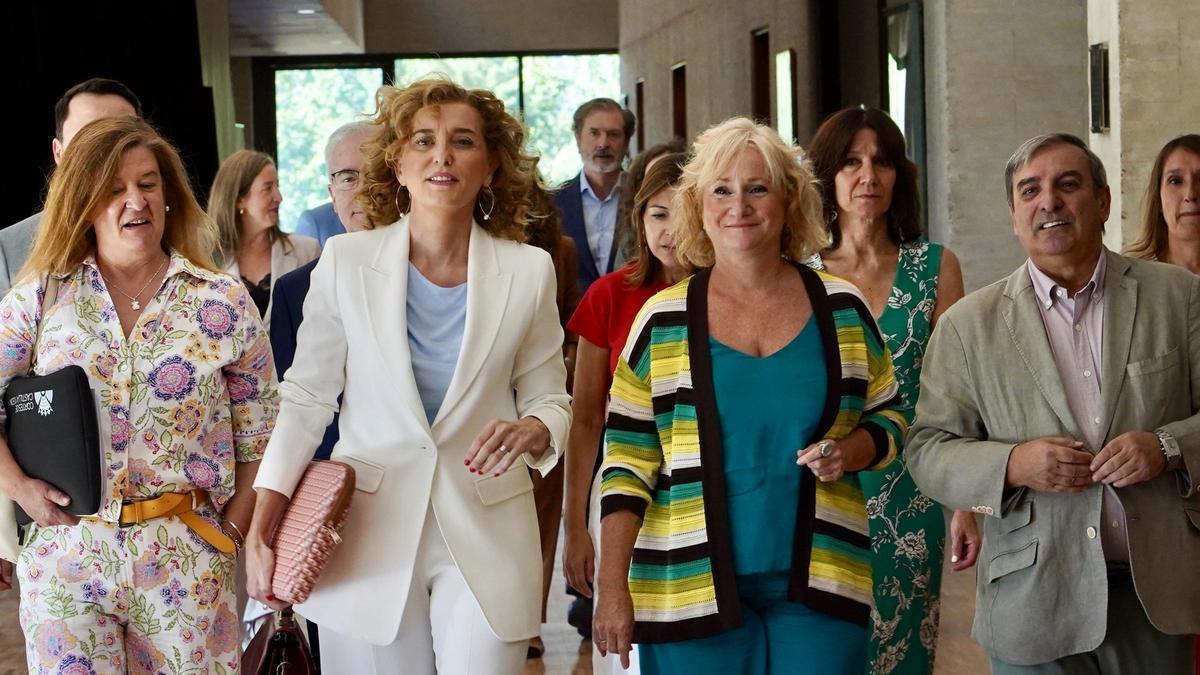 María Pardo, de blanco, junto a la zamorana Leticia García.