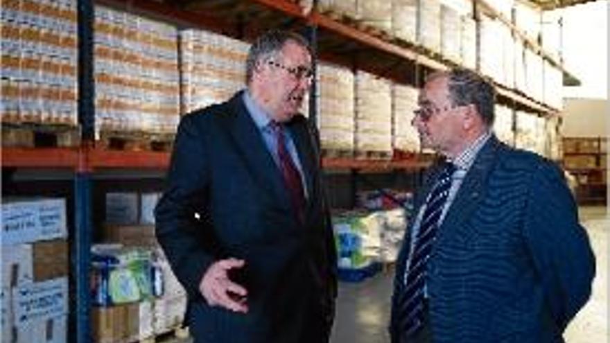 Morales i Gómez ahir al magatzem del Banc dels Aliments de Girona.