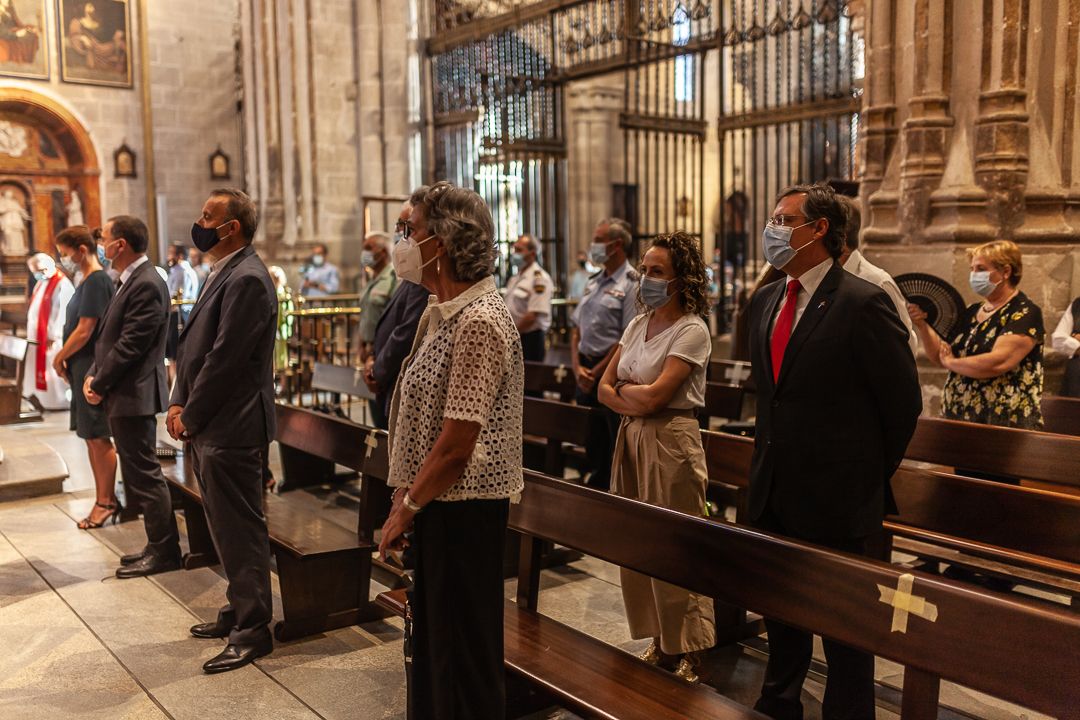 Misa en la catedral en memoria de las victimas del coronavirus