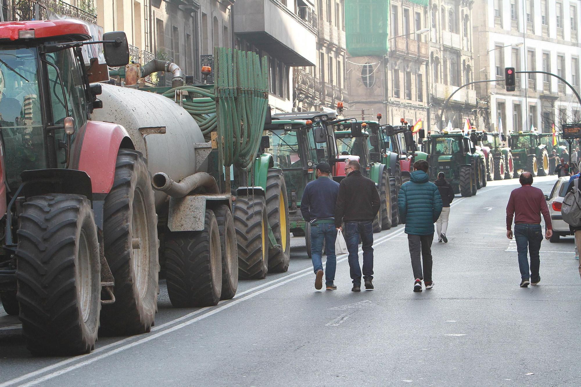 Tractorada en Ourense: doscientos vehículos agrícolas colapsan la ciudad en protesta contra las medidas de la UE