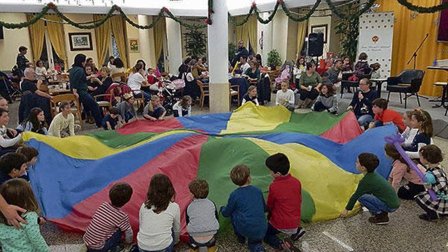 Rosca, chocolate y juegos para recibir a los Magos en el Mercantil