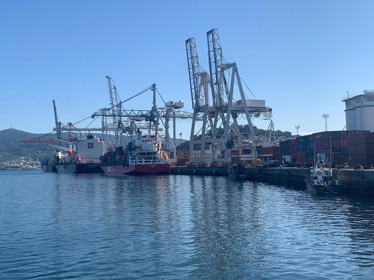 El buque portacontenedores, atracado en Vigo