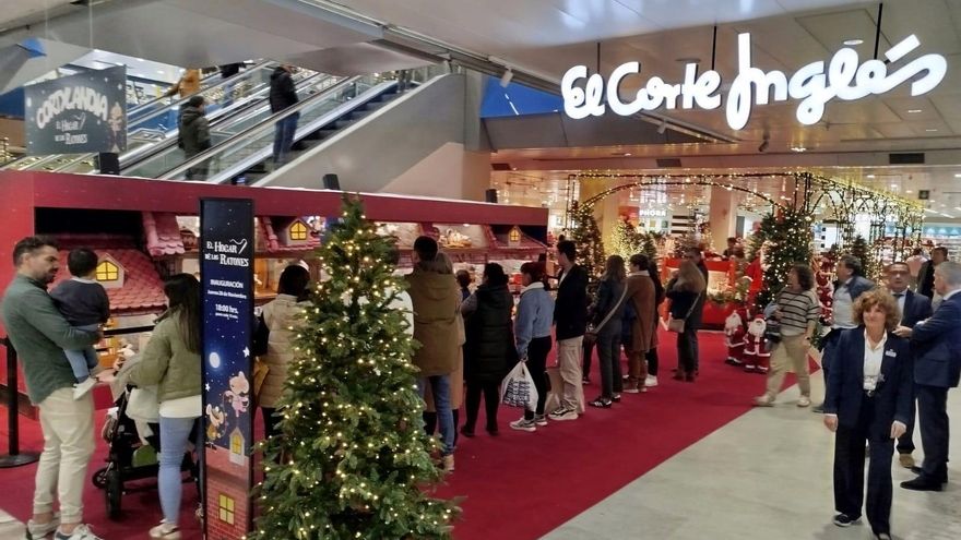‘El Hogar de los Ratones’ da la bienvenida a la Navidad en El Corte Inglés de Oviedo