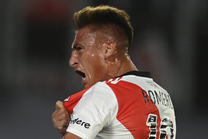 Romero, del River Plate, celebra la abultada victoria de su equipo