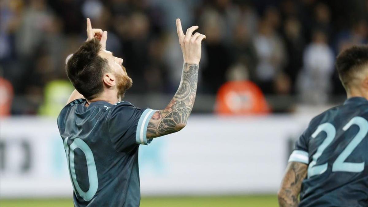 Lionel Messi volvió a vestirse de héroe con su selección