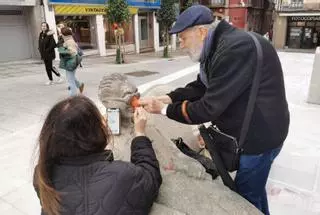 Siro López da un ‘lifting’ de piedra a Castelao y Álvaro Cunqueiro